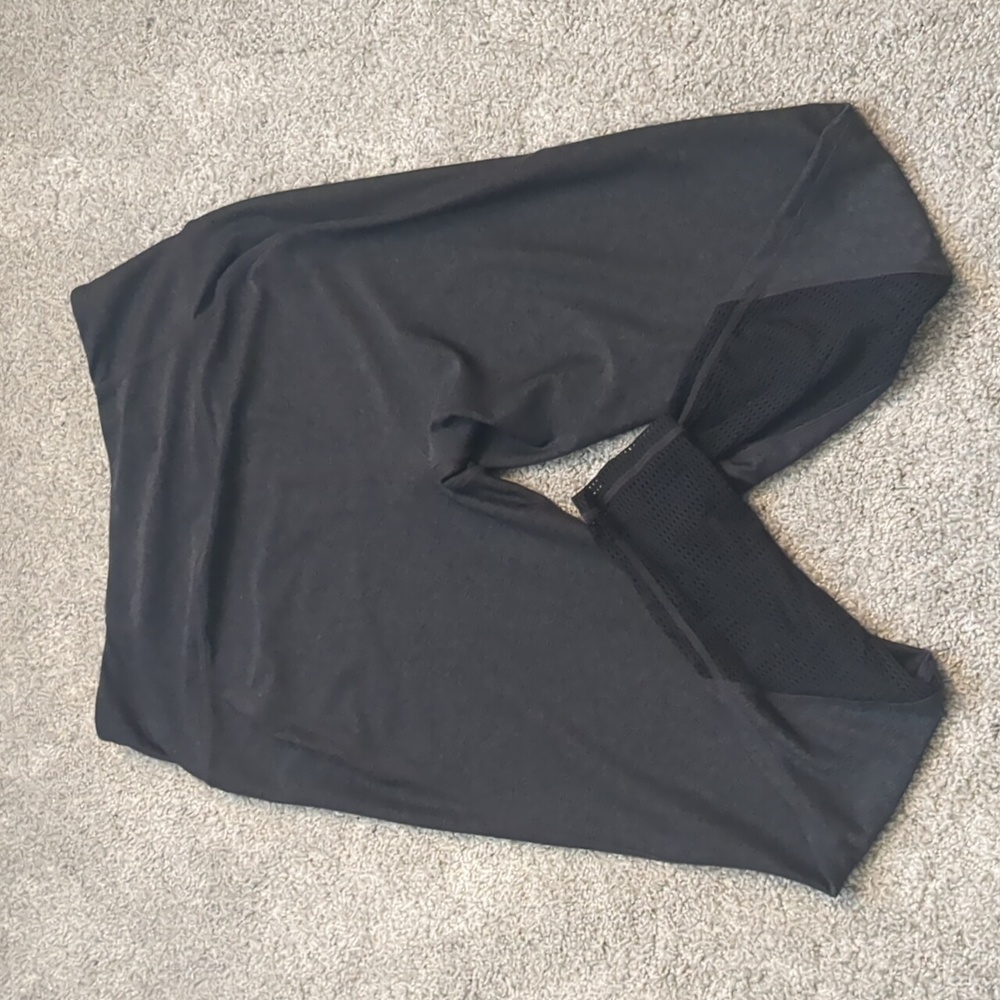 Z by Zella gray and black mesh 7/8 leggings size medium - Picture 4 of 4